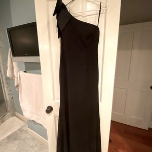 One-Shoulder A-Line Gown
ELIZA J